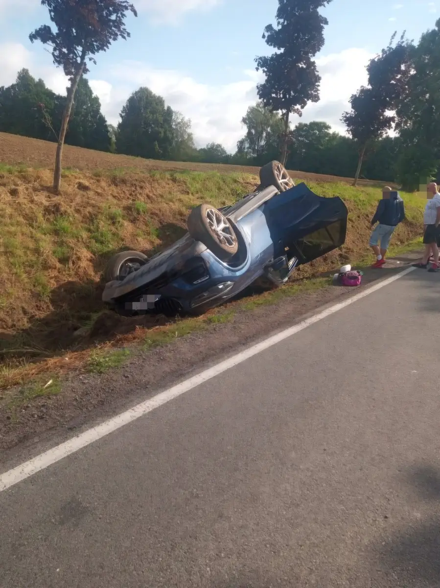 Wypadek BMW na drodze krajowej nr 59 w Bachorzy