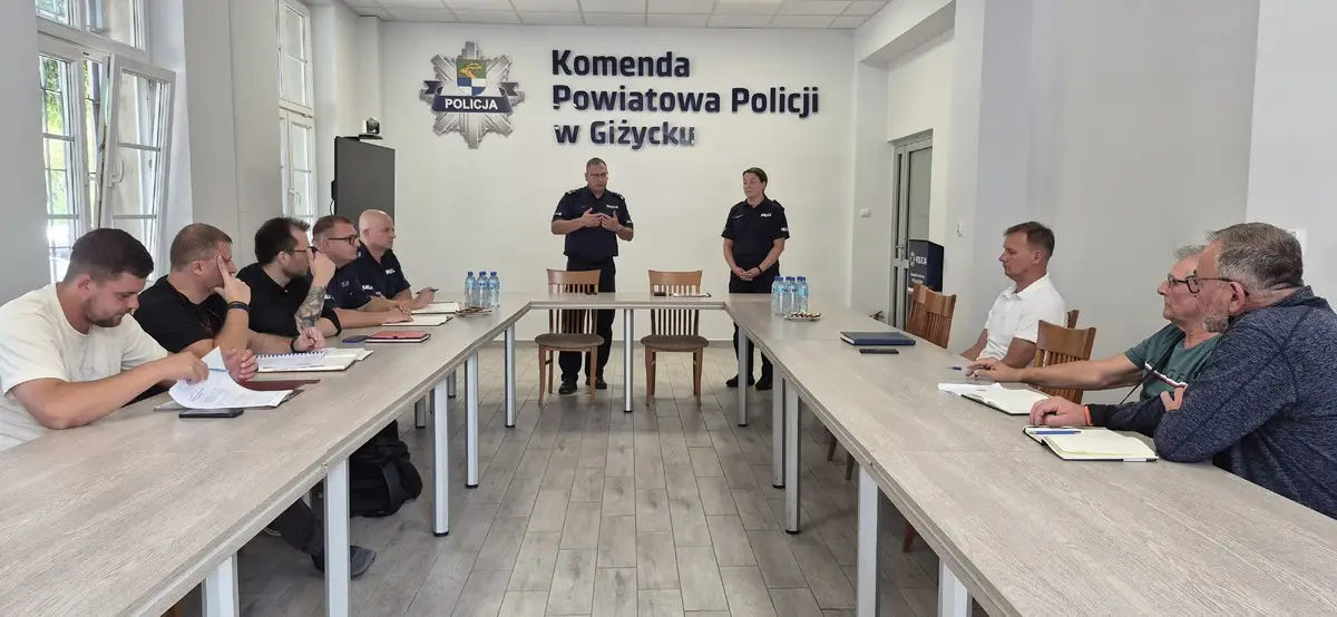 Spotkanie Policji z przedstawicielami klubów piłkarskich w Giżycku