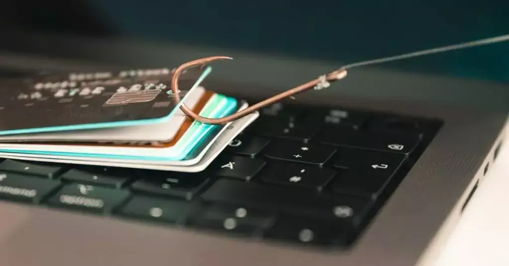 Mężczyzna stracił ponad 7 tysięcy złotych przez oszustwo przy sprzedaży telefonu