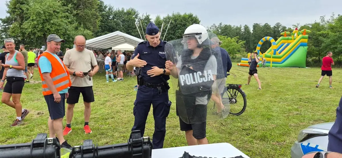 Dzielnicowy wziął udział w pikniku we Wronce