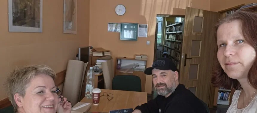 Nowe książki w bibliotece dzięki Grzegorzowi Brudnikowi