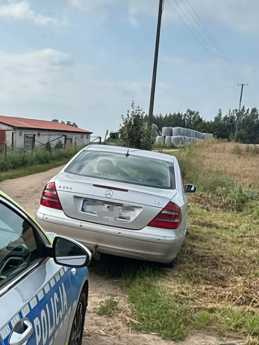 Kierowca mercedesa z sądowym zakazem prowadzenia pojazdów złamał przepisy drogowe