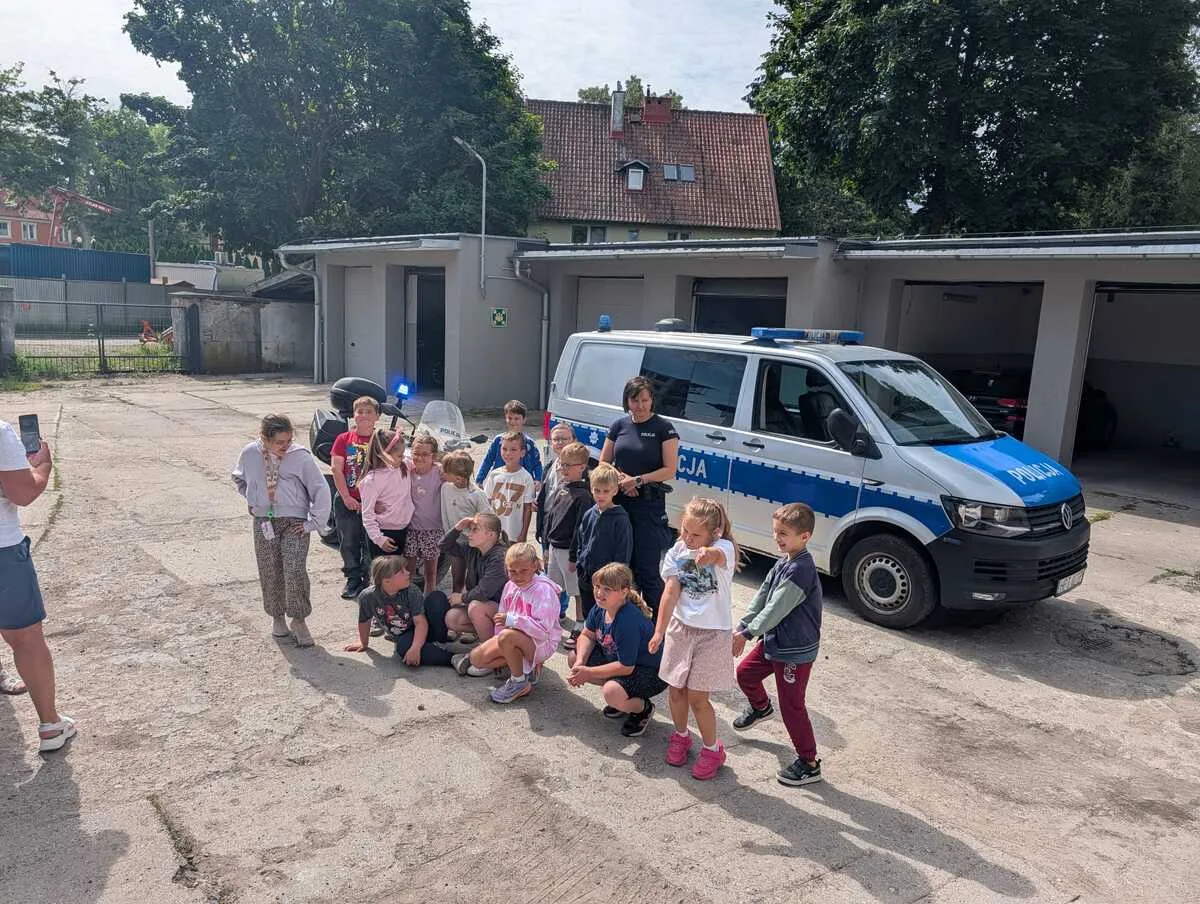 Pierwszoklasiści odwiedzili giżycką komendę Policji