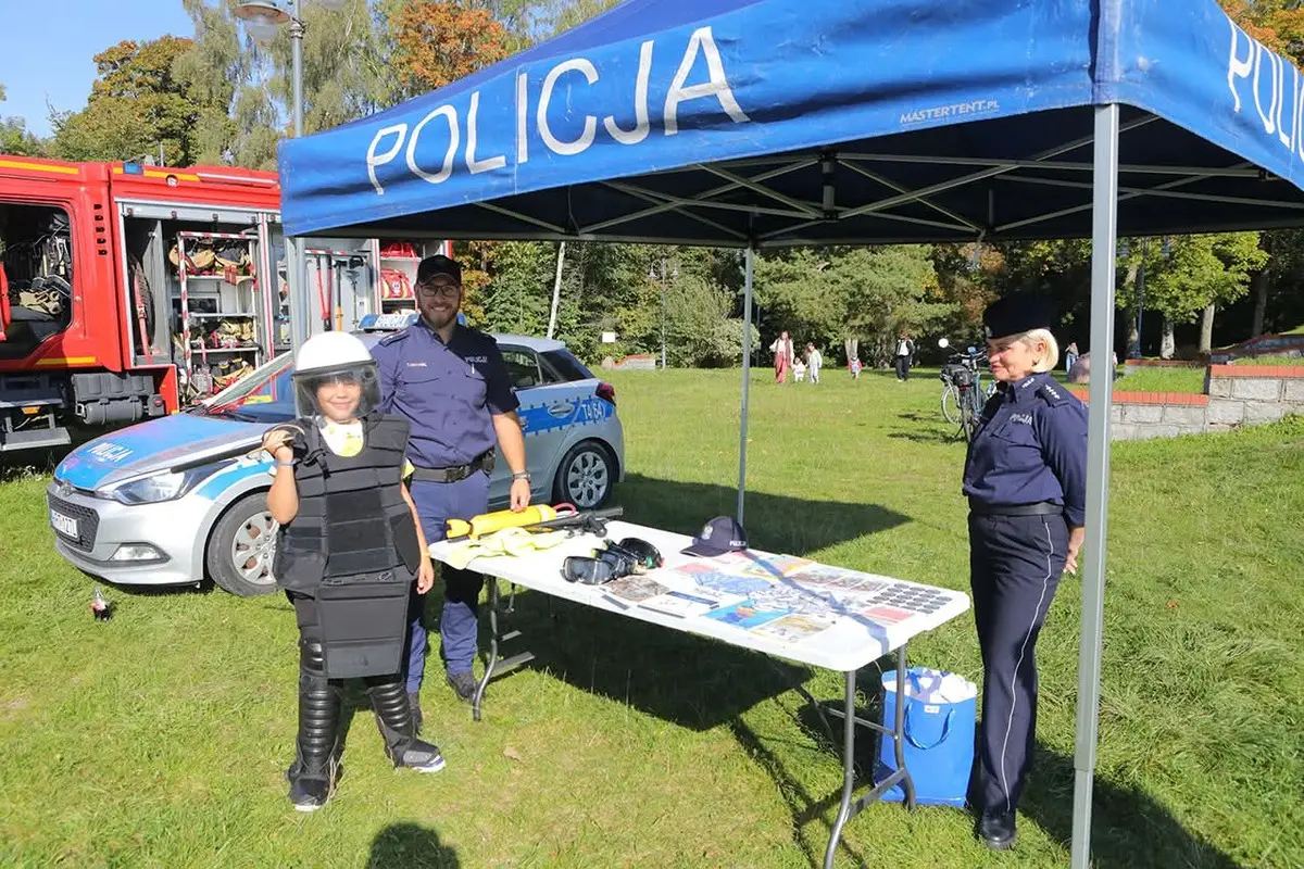 Giżyccy policjanci wzięli udział w pikniku rodzinnym promującym bezpieczeństwo