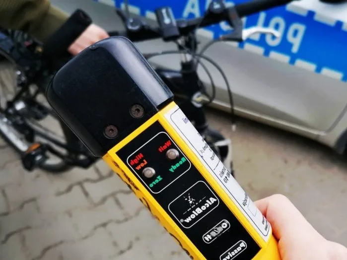 Rowerzysta z 2,5 promila alkoholu przewracał się podczas jazdy